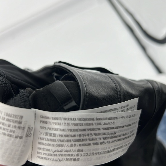 Abercrombie & Fitch NWT 90’s straight pleather pants 28 short - Picture 9 of 10